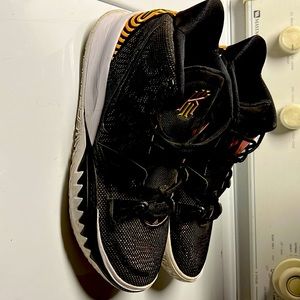 Mens size 12 Kyries ! Good shape!